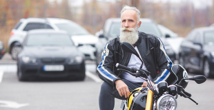 Crédit moto senior et retraité : conseils et simulation gratuite