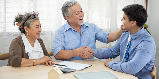 Courtier en crédit immobilier senior : avantages et coût