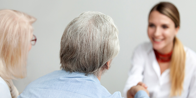 Courtier en mutuelle santé senior : avantages et coût