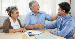 Courtier en crédit immobilier senior : avantages et coût