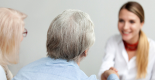 Courtier en mutuelle santé senior : avantages et coût